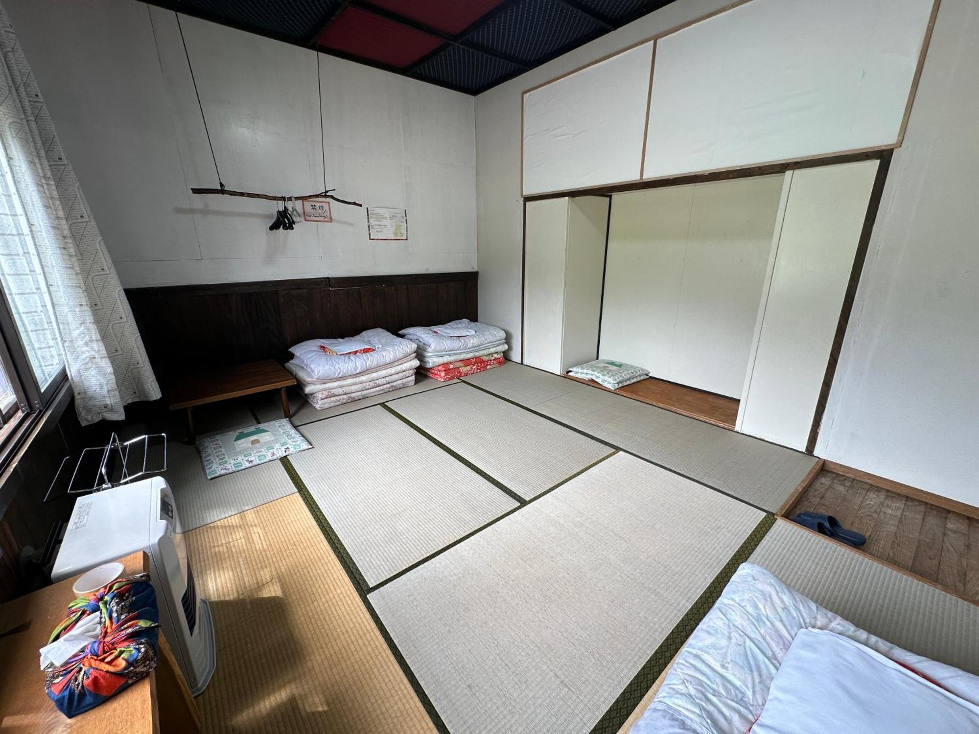 Boken Kazoku Hostel คุตชาน ห้อง รูปภาพ